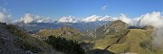 73 Il sole splende su Baciamorti-Aralalta con vista sulle valli Raisere e Ancogno